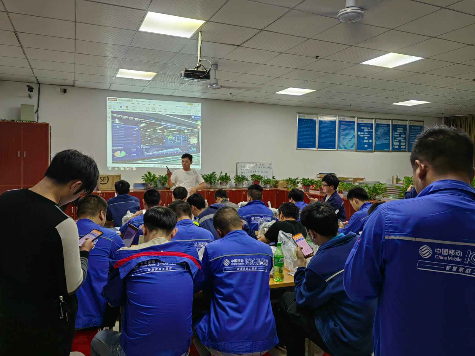 沈阳罗斌空气净化产品有限公司为中移铁通有限公司安全用电培训